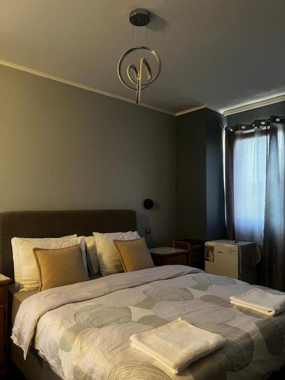 Ένα ή περισσότερα κρεβάτια σε δωμάτιο στο Motel Europa Raajan