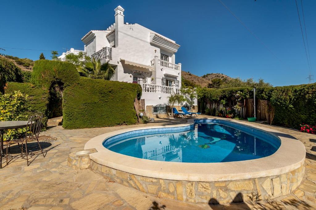 Los olivos villa with heated pool