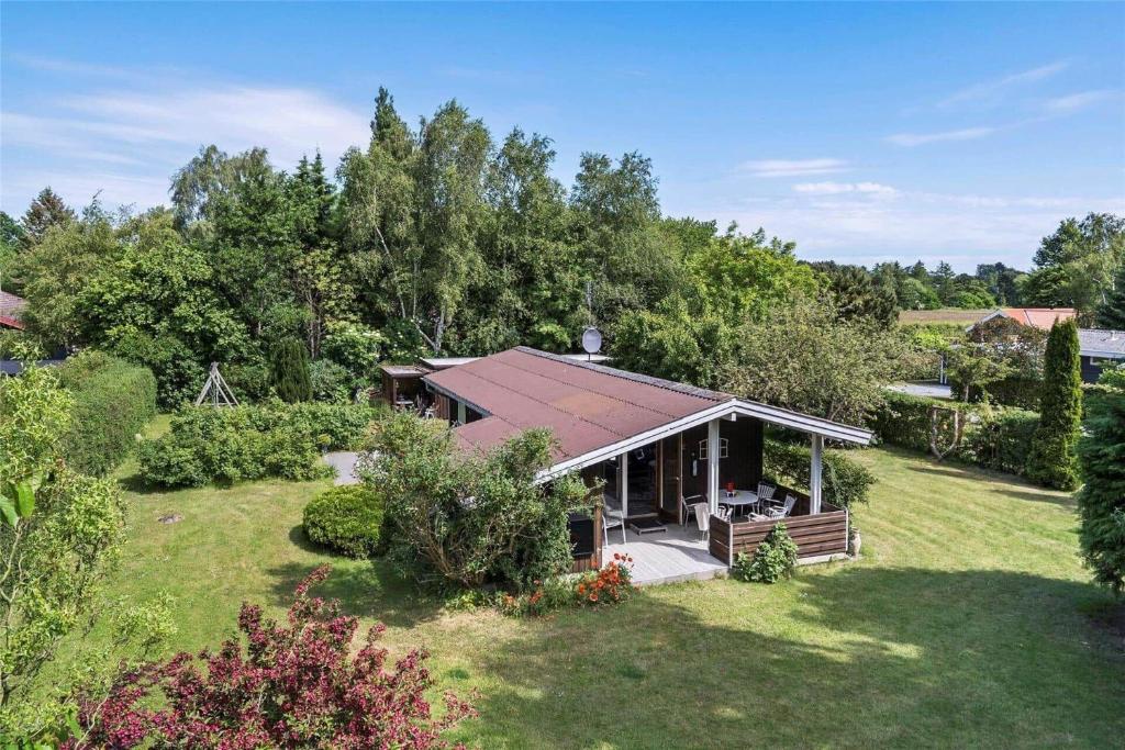 an aerial view of a house with a garden at R845-Rodvig-Maelskifterne-51 in Rødvig