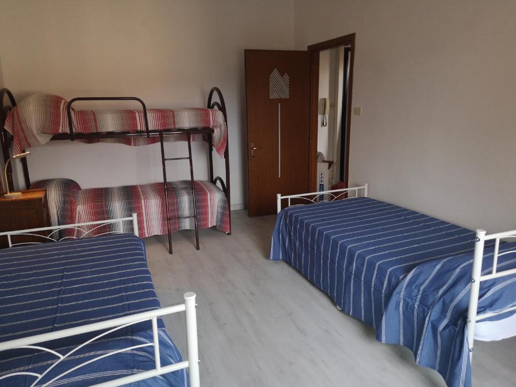 a bedroom with two bunk beds and a couch at Il Rifugio di Mario in Monzuno