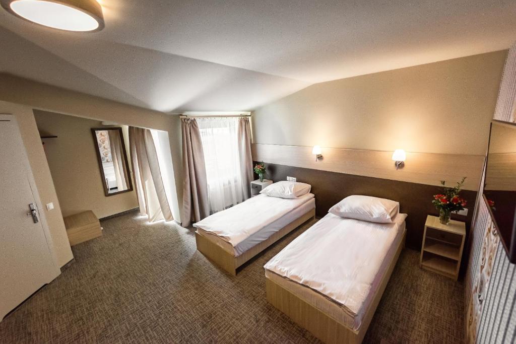 Posteľ alebo postele v izbe v ubytovaní Hotel Kazimierz III