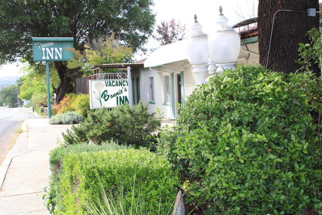 Zahrada ubytování The Bonnie Inn Unit 5 with Breakfast Nook