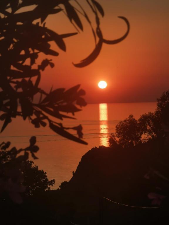 Molivos Sunset Apartments - 7