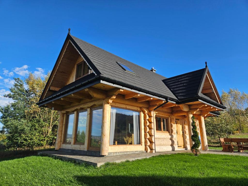 a log cabin with a black roof at beskid house in Spytkowice