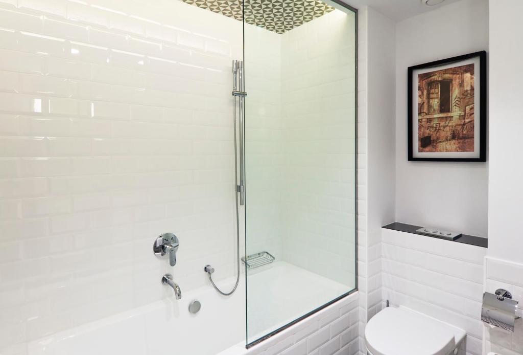 One Shot Reina Victoria - Resim 18