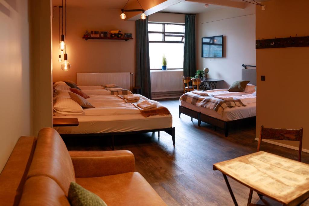 Una cama o camas en una habitación de KEX Hostel and Hotel