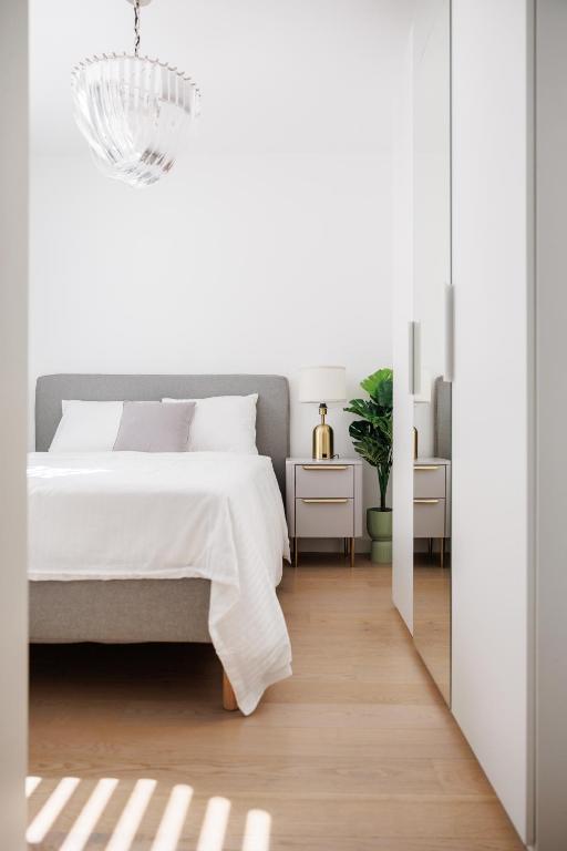 Stylish City Suite, Balcony, Augarten & Center