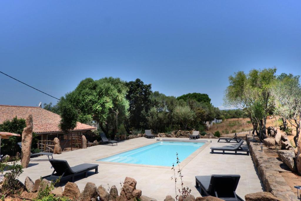 Bazén v ubytování Villa Roccapina nebo v jeho okolí