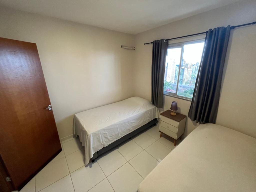 a small bedroom with a bed and a window at Apartamento Belém COP30 in Belém
