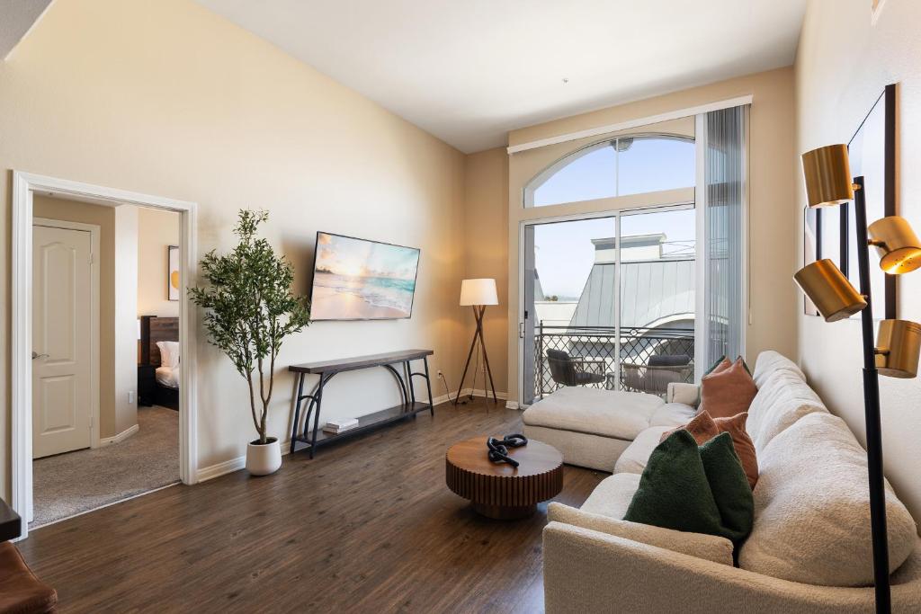 a living room with a couch and a table at Zircon Zen - Quiet retreat 2BR Pool, Jacuzzi Marina in Los Angeles