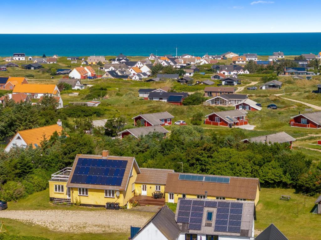 Gallery image of Lovely Holiday Home With 2 Bathrooms, Close To The North Sea in Lild Strand