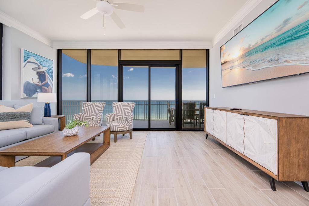Χώρος καθιστικού στο Phoenix Gulf Shores II 905 condo