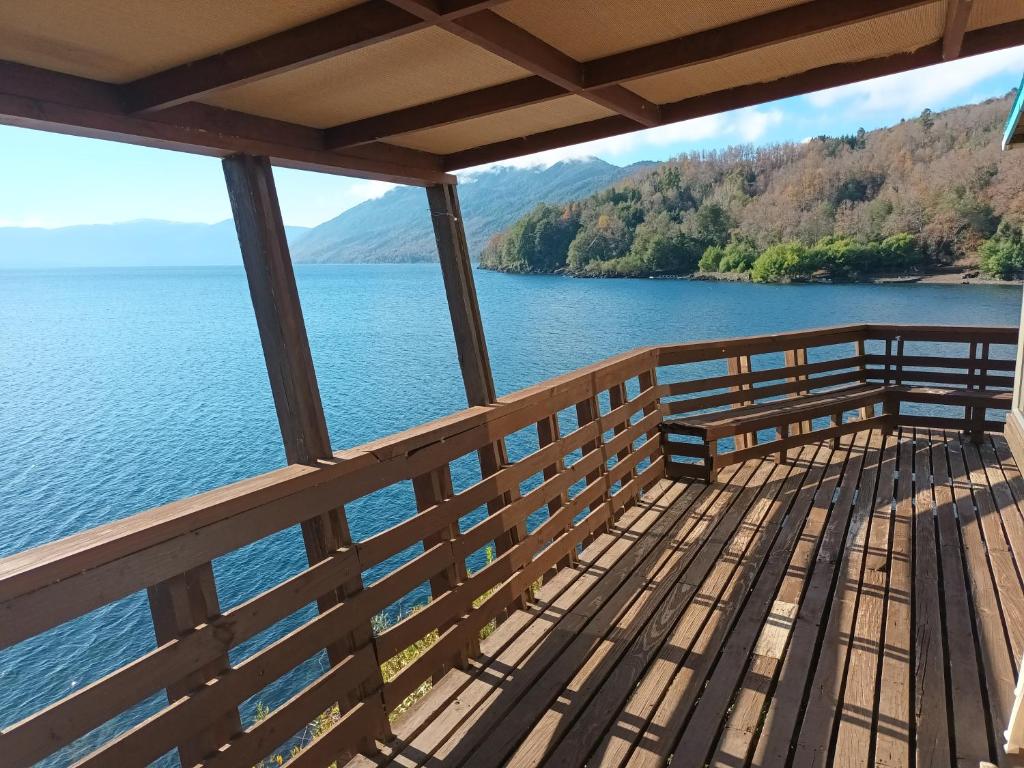 Cabaña Celeste - Acceso directo a playa lago Caburgua y cancha de tenis - direct access Beach in Cab