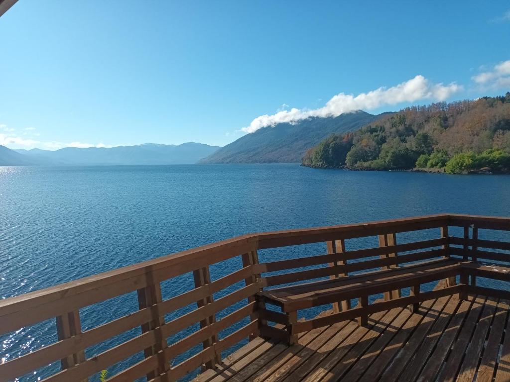 Cabaña Celeste - Acceso directo a playa lago Caburgua y cancha de tenis - direct access Beach in Cab