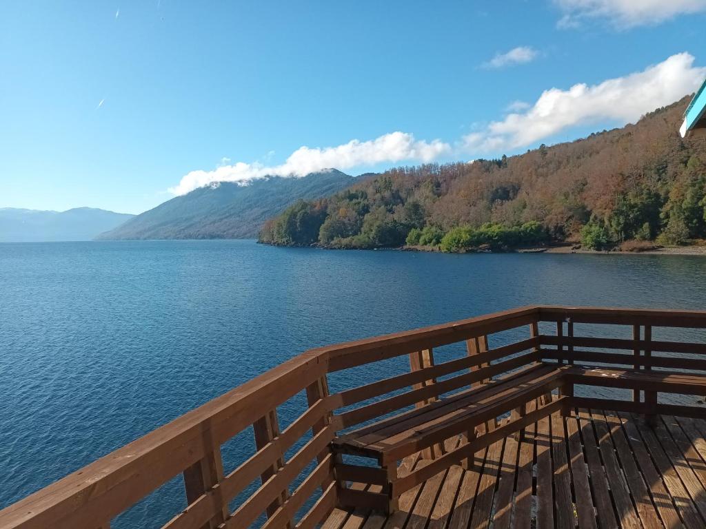 Cabaña Celeste - Acceso directo a playa lago Caburgua y cancha de tenis - direct access Beach in Cab