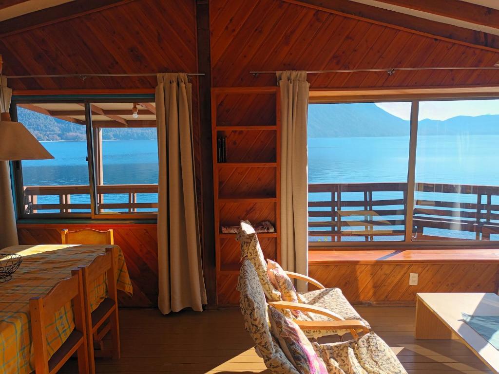 Cabaña Celeste - Acceso directo a playa lago Caburgua y cancha de tenis - direct access Beach in Cab