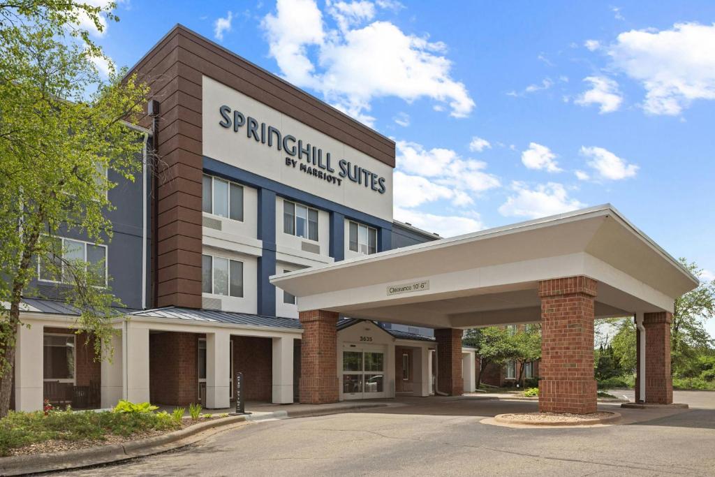 una representación de la parte delantera de un hotel de suites springhill en SpringHill Suites Minneapolis-St. Paul Airport&#47;Eagan, en Eagan