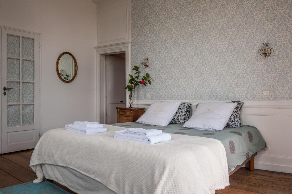 Hotel Particulier Le Mercier De Montigny Une Nuit Sur Les Remparts Fougeres Aktualisierte Preise Fur 21