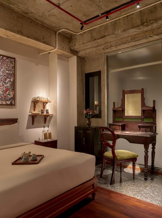 Artist Retreat Room (Internal Window)