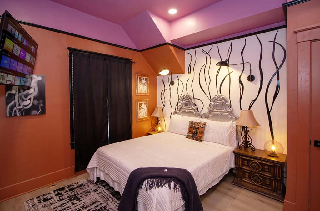 a bedroom with a bed and a wall with vines at Stylish NEW Home -6 Beds- Near DT & PHX Airport in Phoenix