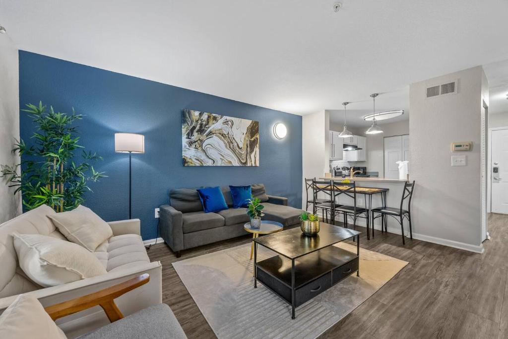 Kuchyň nebo kuchyňský kout v ubytování Modern 2BR near Downtown Pool, Gym, Free Parking