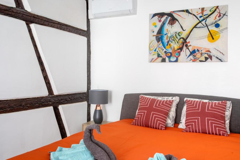 Newly renovated apartment - historical center – photo 36