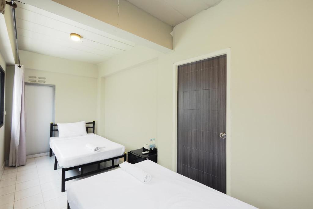 RQ Bangkok Huai Khwang by Collection O - Resim 14