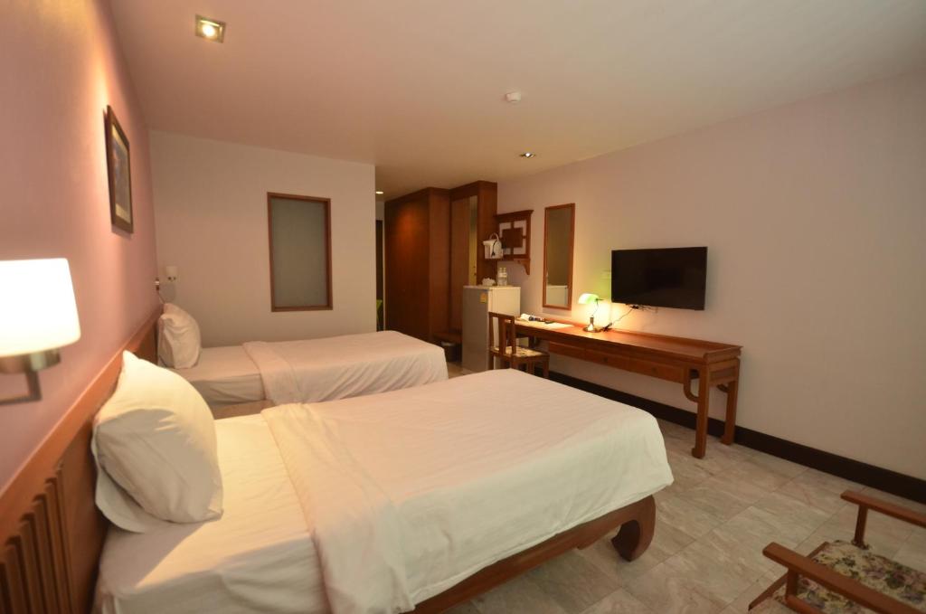 Postel nebo postele na pokoji v ubytování Sakorn Residence and Hotel