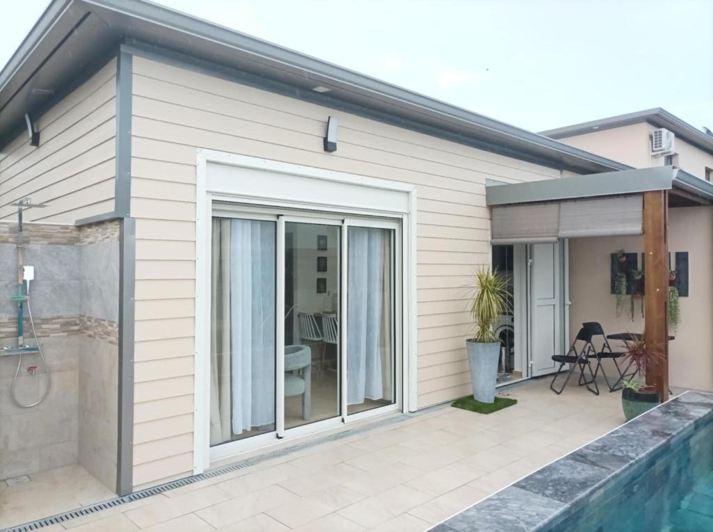 Bazén v ubytování Zot bungalow manap nebo v jeho okolí