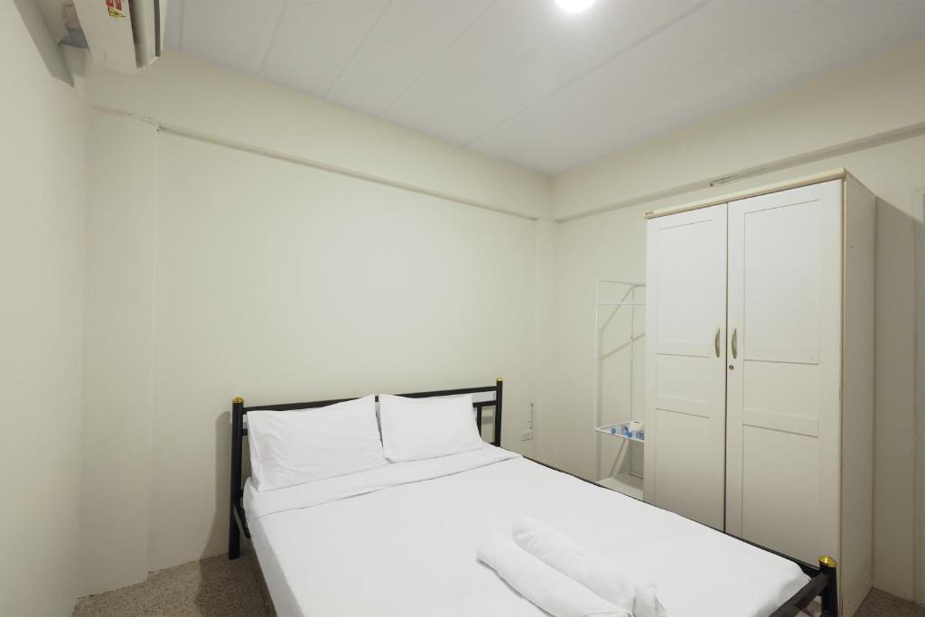 RQ Bangkok Huai Khwang by Collection O - Resim 7