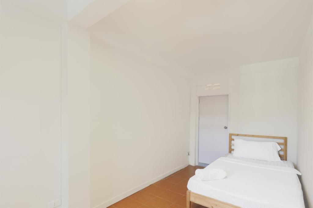 RQ Bangkok Huai Khwang by Collection O - Resim 18