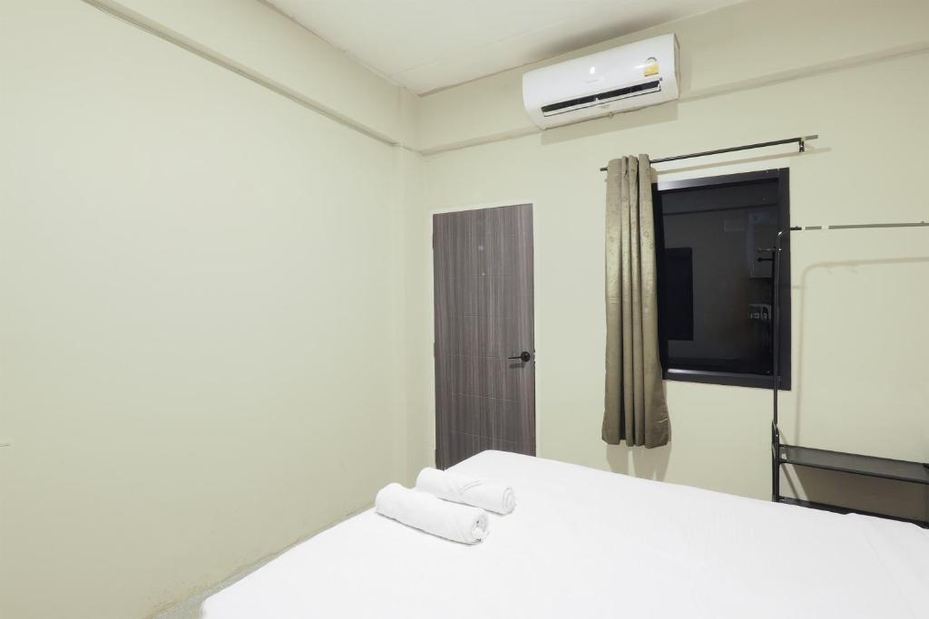 RQ Bangkok Huai Khwang by Collection O - Resim 21