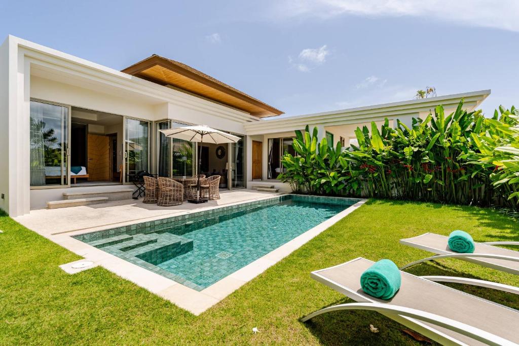 Bazén v ubytování Tropical Family Pool Villa - Bang Tao nebo v jeho okolí