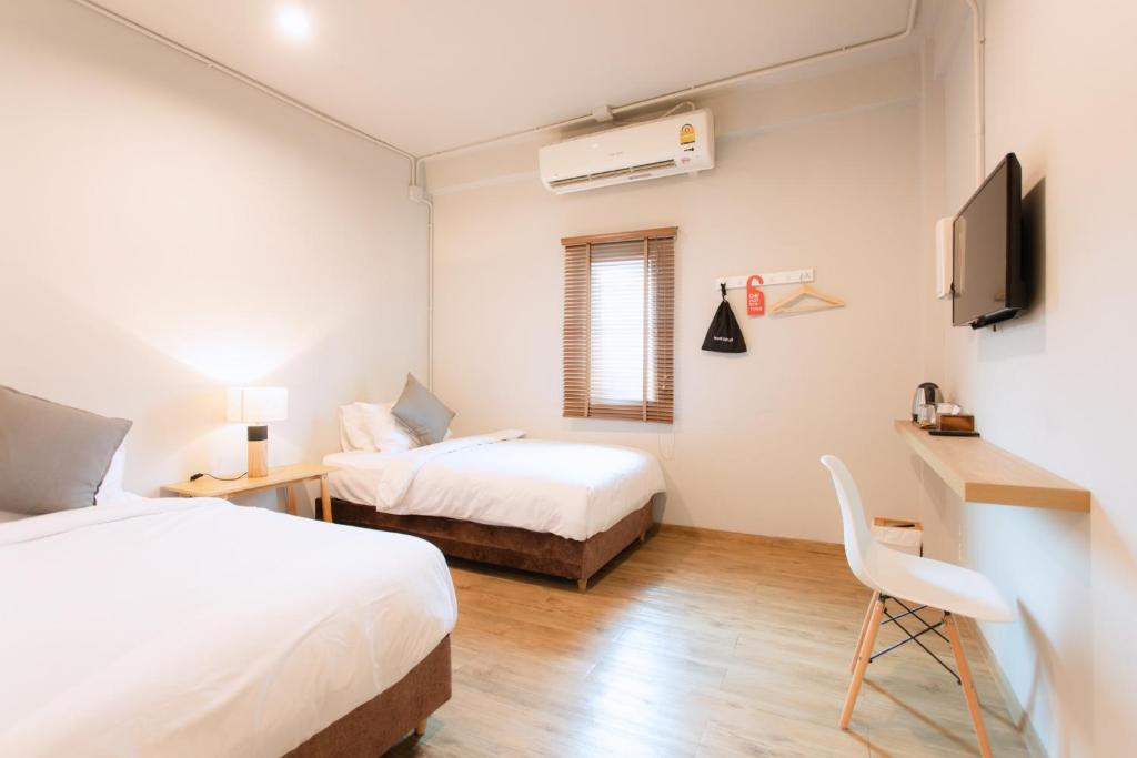 
Superior Twin Room with Private Bathroom
