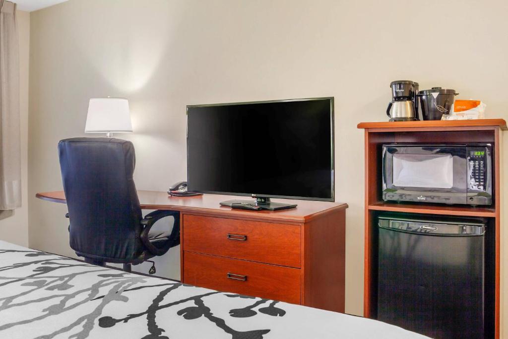 Sleep Inn & Suites Milwaukee Airport photo