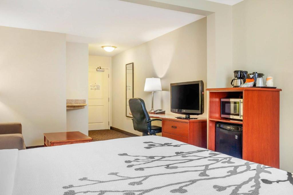 Sleep Inn & Suites Milwaukee Airport photo
