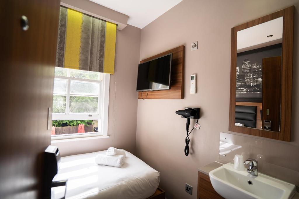 London Court Hotel - Resim 3