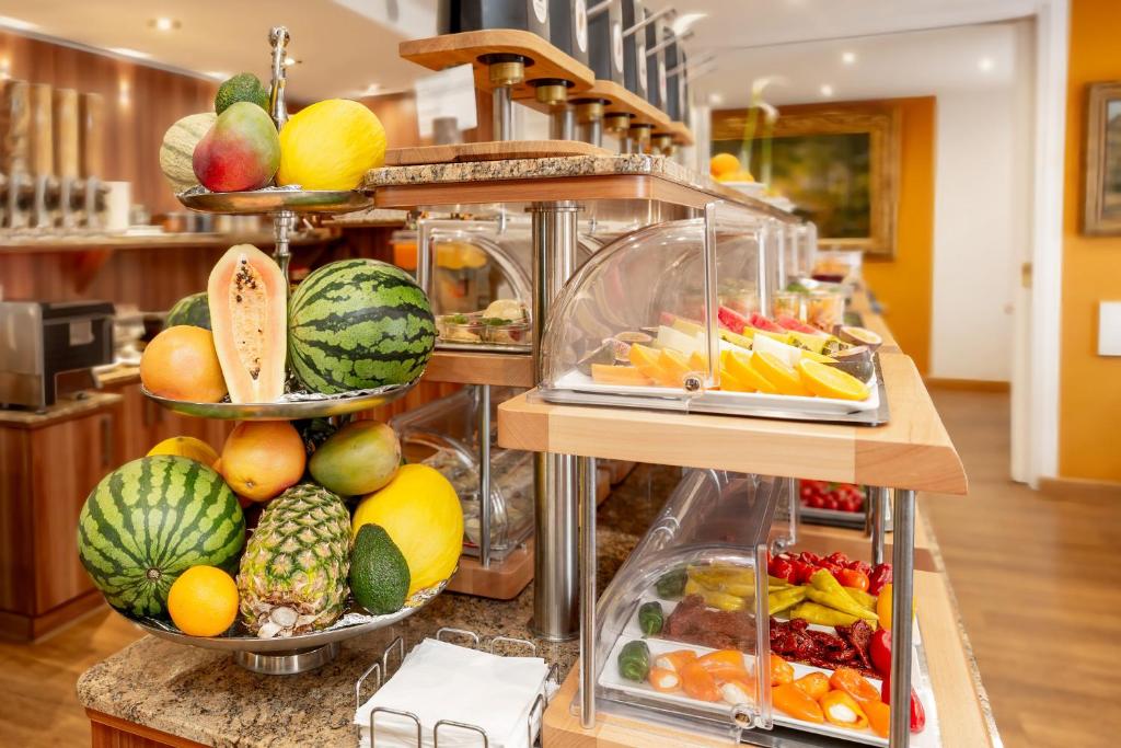 TIPTOP Hotel Burgschmiet Garni - Resim 7