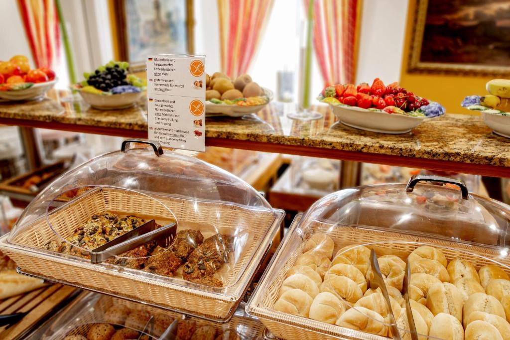 TIPTOP Hotel Burgschmiet Garni - Resim 32