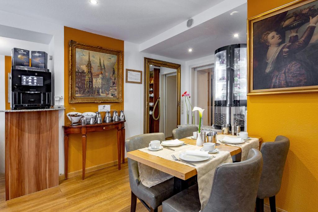 TIPTOP Hotel Burgschmiet Garni - Resim 42