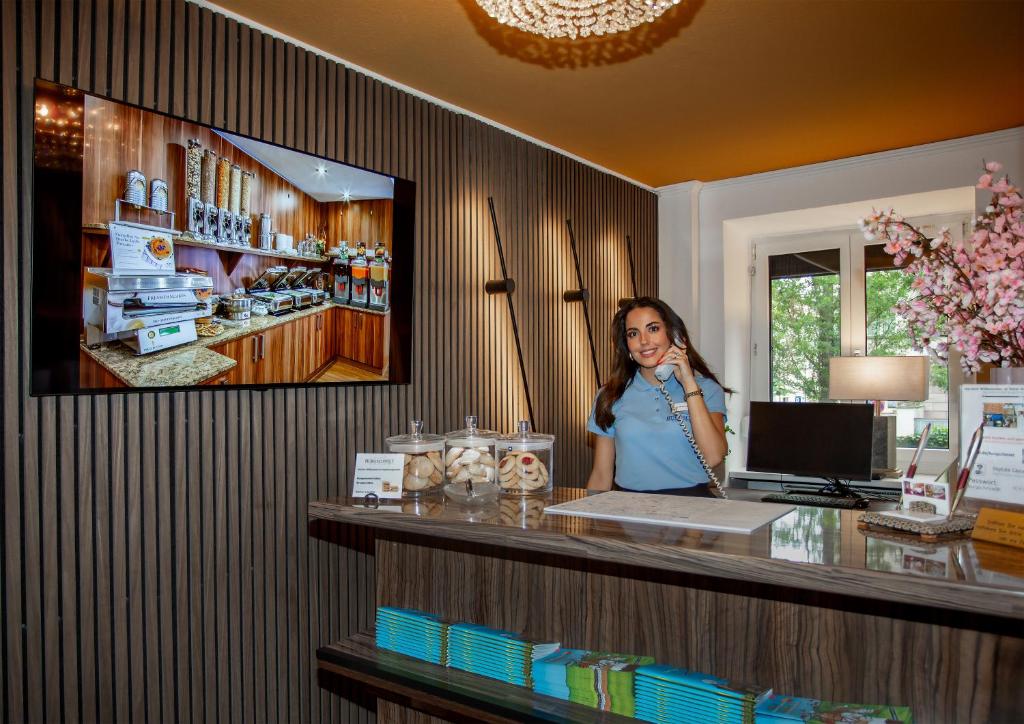 TIPTOP Hotel Burgschmiet Garni - Resim 5