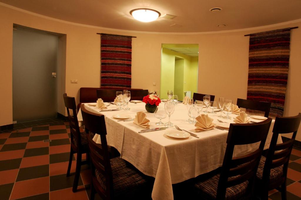 Restaurace v ubytování Kolonna Hotel Rēzekne