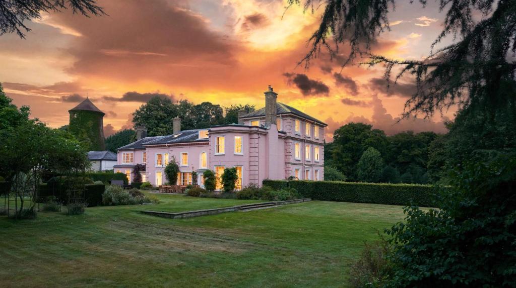 Κήπος έξω από το Large Manor House with Pool Hot Tub & Gardens