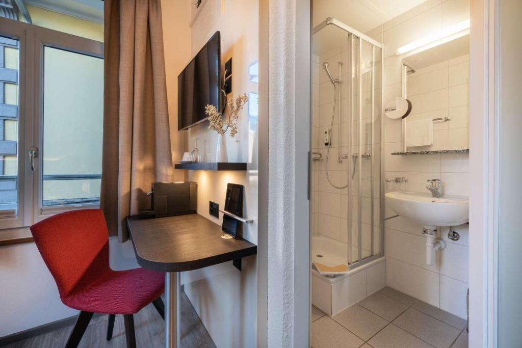 Hotel Derby Interlaken - self check-in - Resim 3