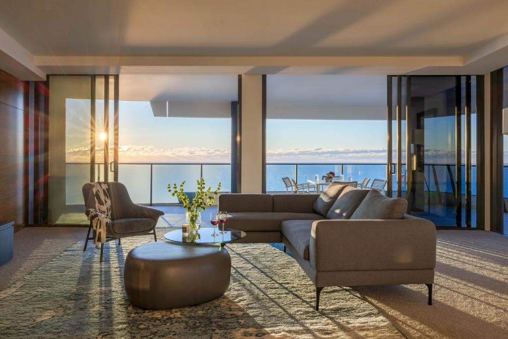 
Three-Bedroom Sky Home
