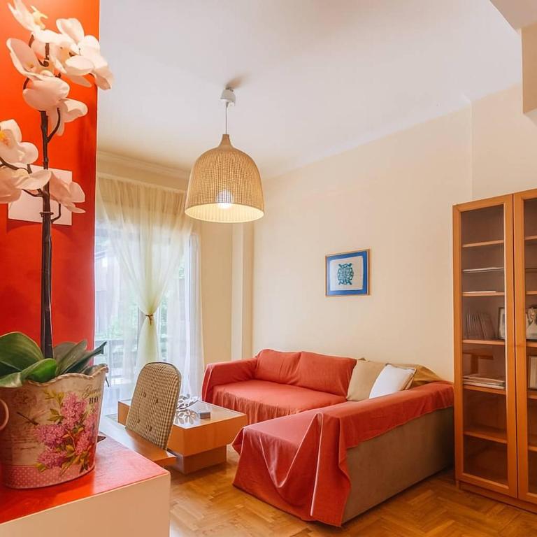 Posedenie v ubytovaní Athens Strawberry Hideaway - City Cozy Gem