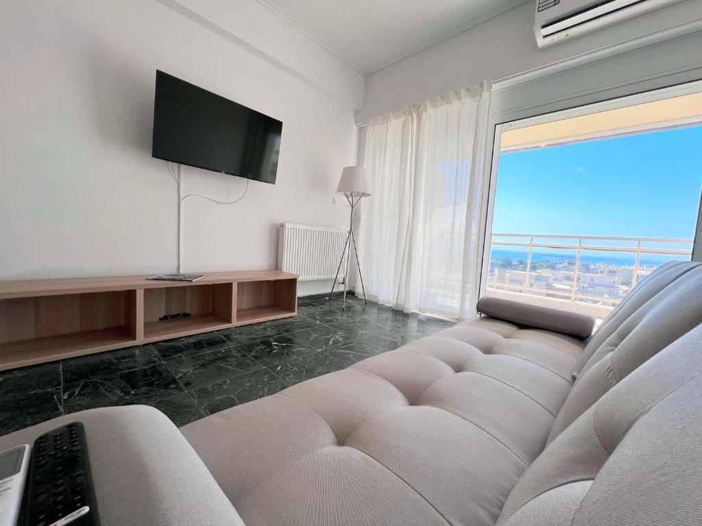 TV a/nebo společenská místnost v ubytování Krystalli 3BR apartment in Voula by ΜΡS