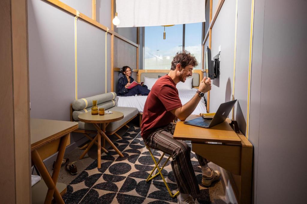 Atura Adelaide Airport - Resim 17