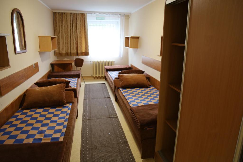 Szkolne Schronisko Młodzieżowe Morena - Habitación Cuádruple Con Baño Compartido