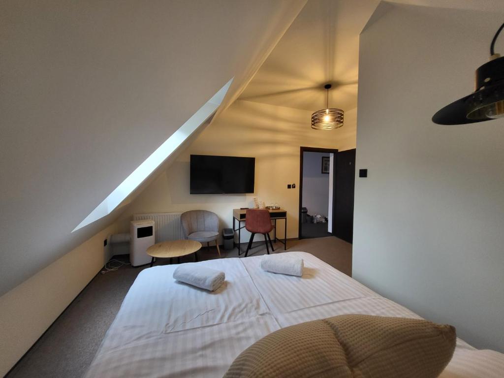 Hotel Junior - Bezplatny Parking - Resim 8